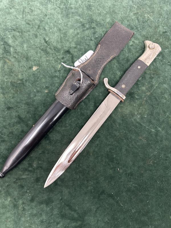 A SHORT SINGLE ETCH ‘MEMORY OF MY SERVICE TIME’ DRESS BAYONET BY PUMA.