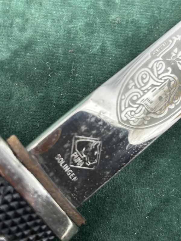 A SHORT SINGLE ETCH ‘MEMORY OF MY SERVICE TIME’ DRESS BAYONET BY PUMA.
