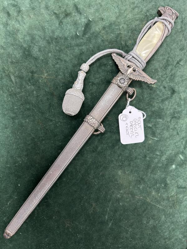 A GOVERNMENT OFFICIALS DAGGER IN EXTRAORDINARY CONDITION WITH ORIGINAL ULTRA RARE SMALLER SIZED 42cm BILLION KNOT!!
