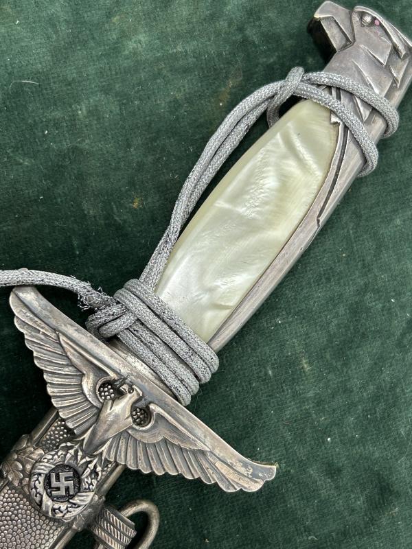 A GOVERNMENT OFFICIALS DAGGER IN EXTRAORDINARY CONDITION WITH ORIGINAL ULTRA RARE SMALLER SIZED 42cm BILLION KNOT!!