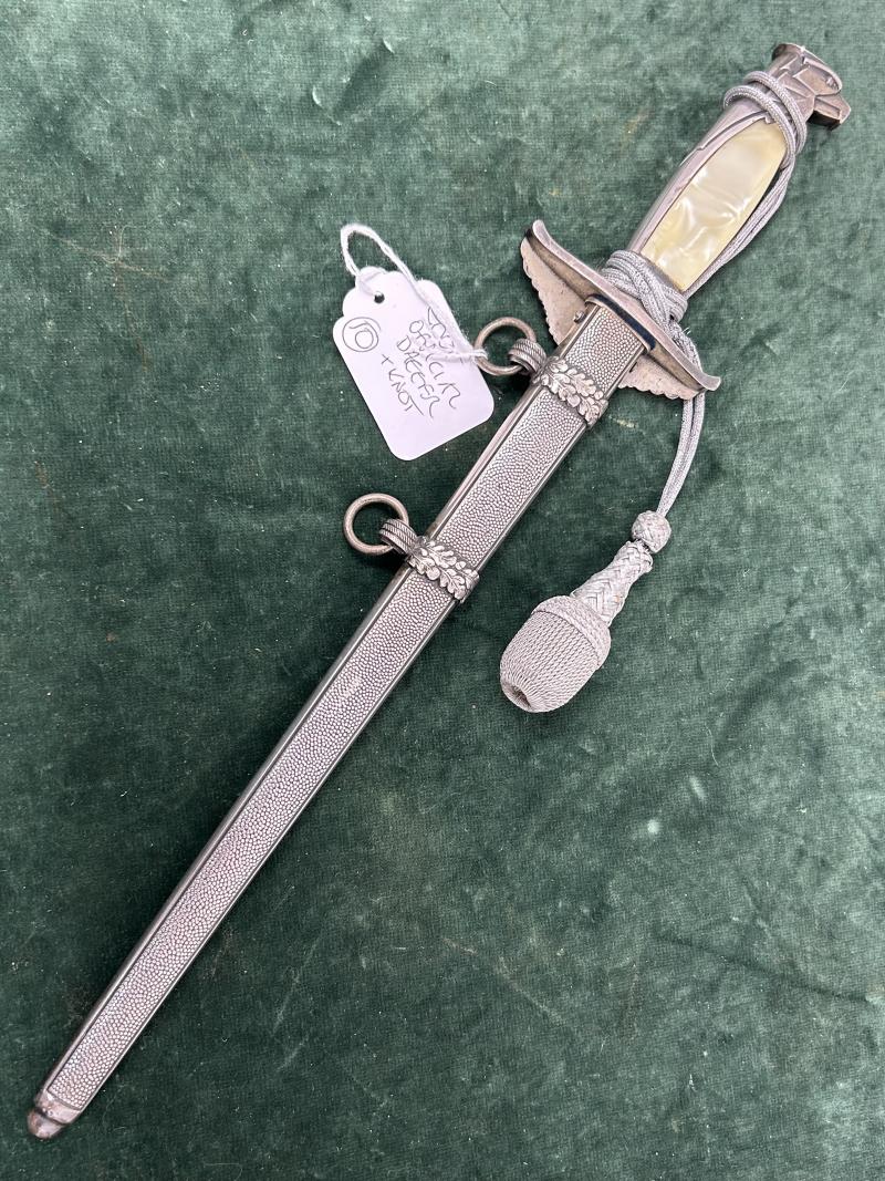 A GOVERNMENT OFFICIALS DAGGER IN EXTRAORDINARY CONDITION WITH ORIGINAL ULTRA RARE SMALLER SIZED 42cm BILLION KNOT!!