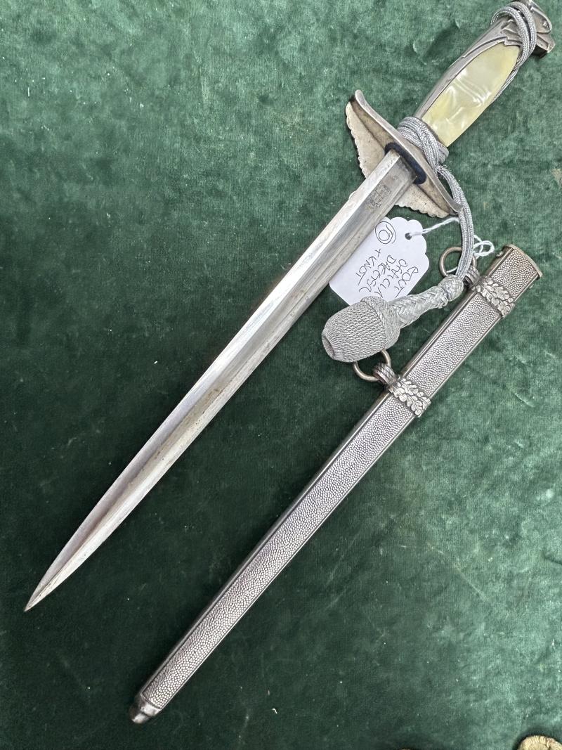 A GOVERNMENT OFFICIALS DAGGER IN EXTRAORDINARY CONDITION WITH ORIGINAL ULTRA RARE SMALLER SIZED 42cm BILLION KNOT!!