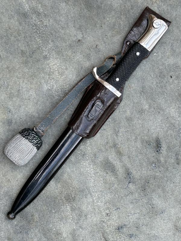 A SUPERB SHORT LUFTWAFFE ETCHED DRESS BAYONET BY KLAAS.