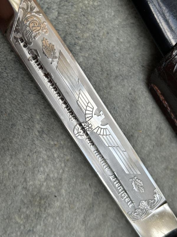 A SUPERB SHORT LUFTWAFFE ETCHED DRESS BAYONET BY KLAAS.