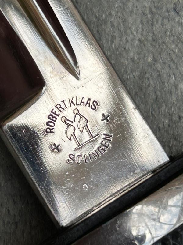A SUPERB SHORT LUFTWAFFE ETCHED DRESS BAYONET BY KLAAS.