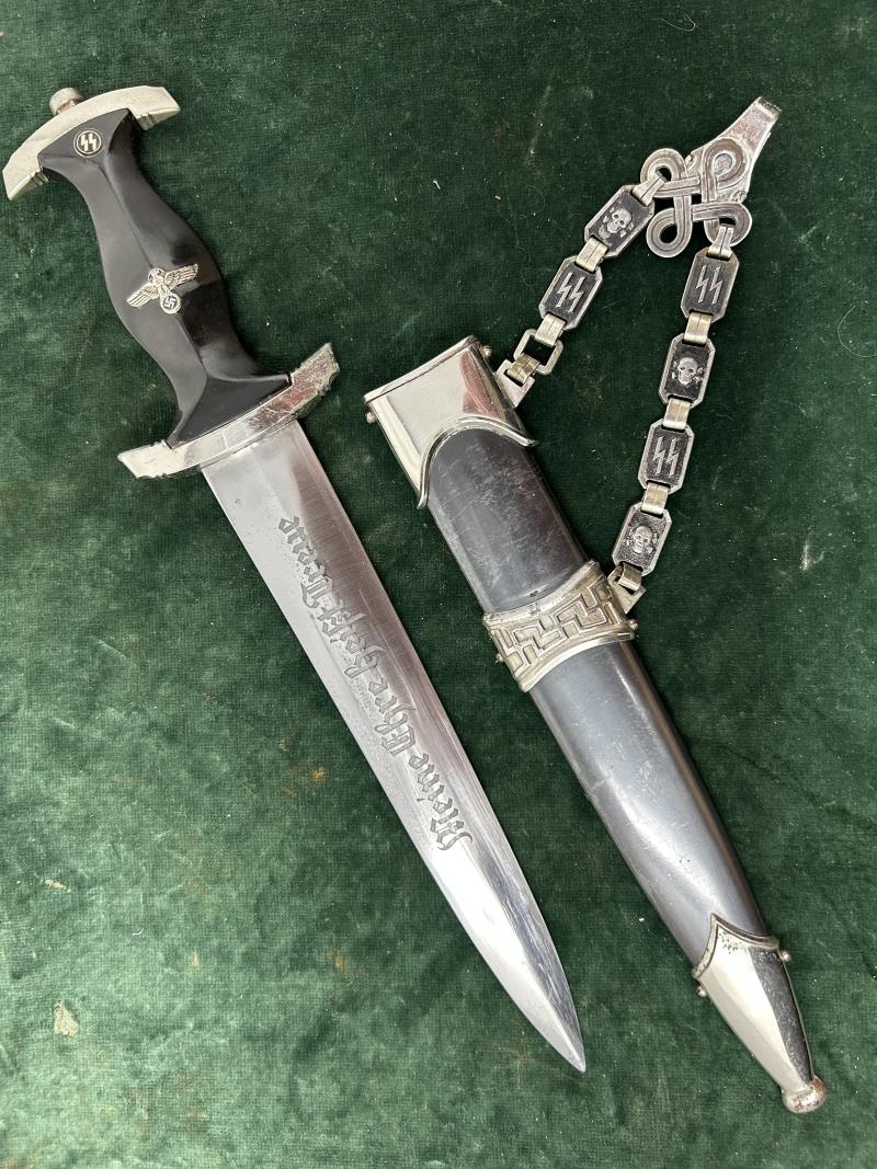A VERY NICE EXAMPLE OF A RZM PERIOD 1936 SS CHAINED DAGGER.