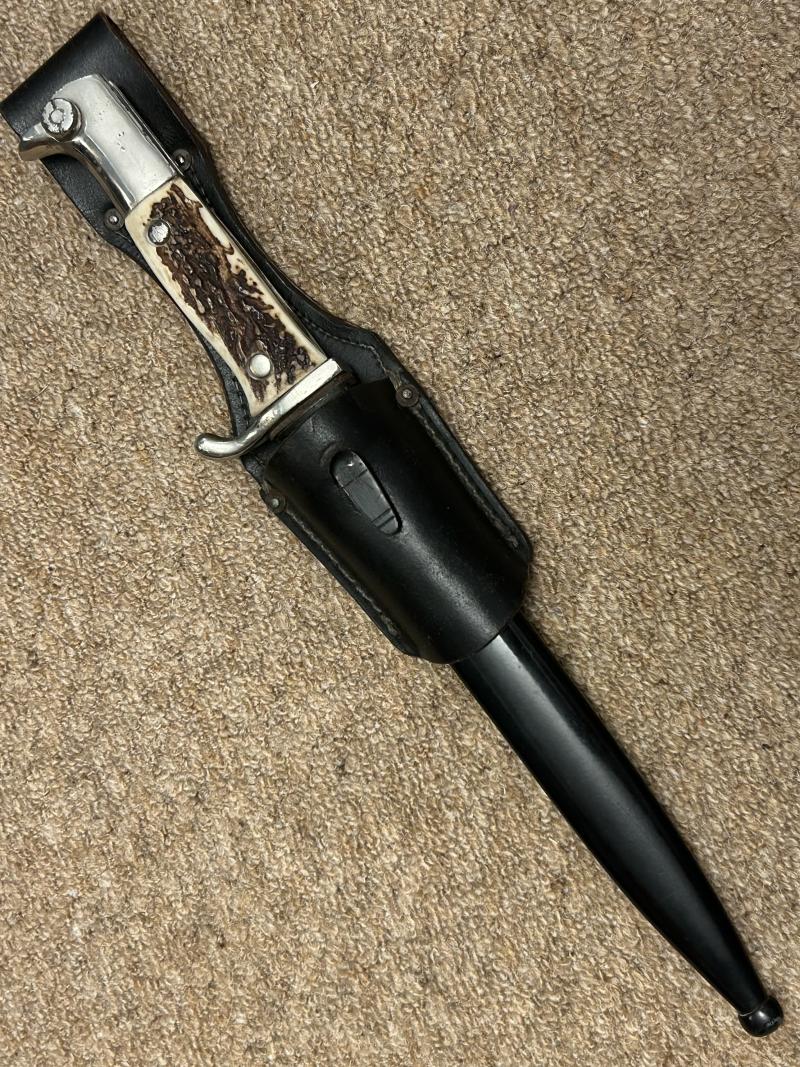 A SUPERB SHORT DRESS BAYONET BY E.P & S WITH STAG GRIPS.