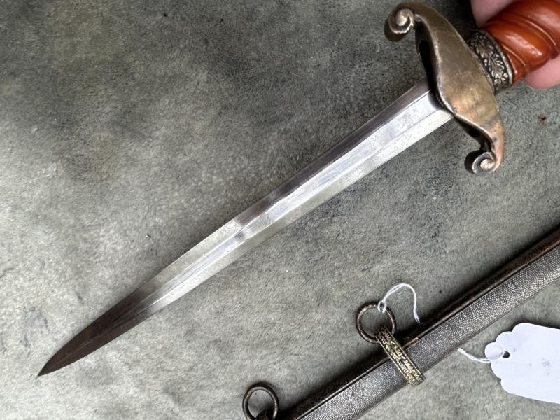 ARMY DAGGER WITH DEEP ORANGE GRIP!