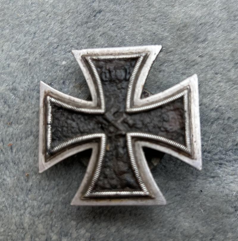 THIRD REICH IRON CROSS FIRST CLASS - SCREW BACK.
